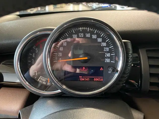 Mini Hatch view 16