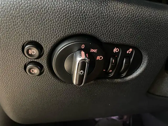Mini Hatch view 24
