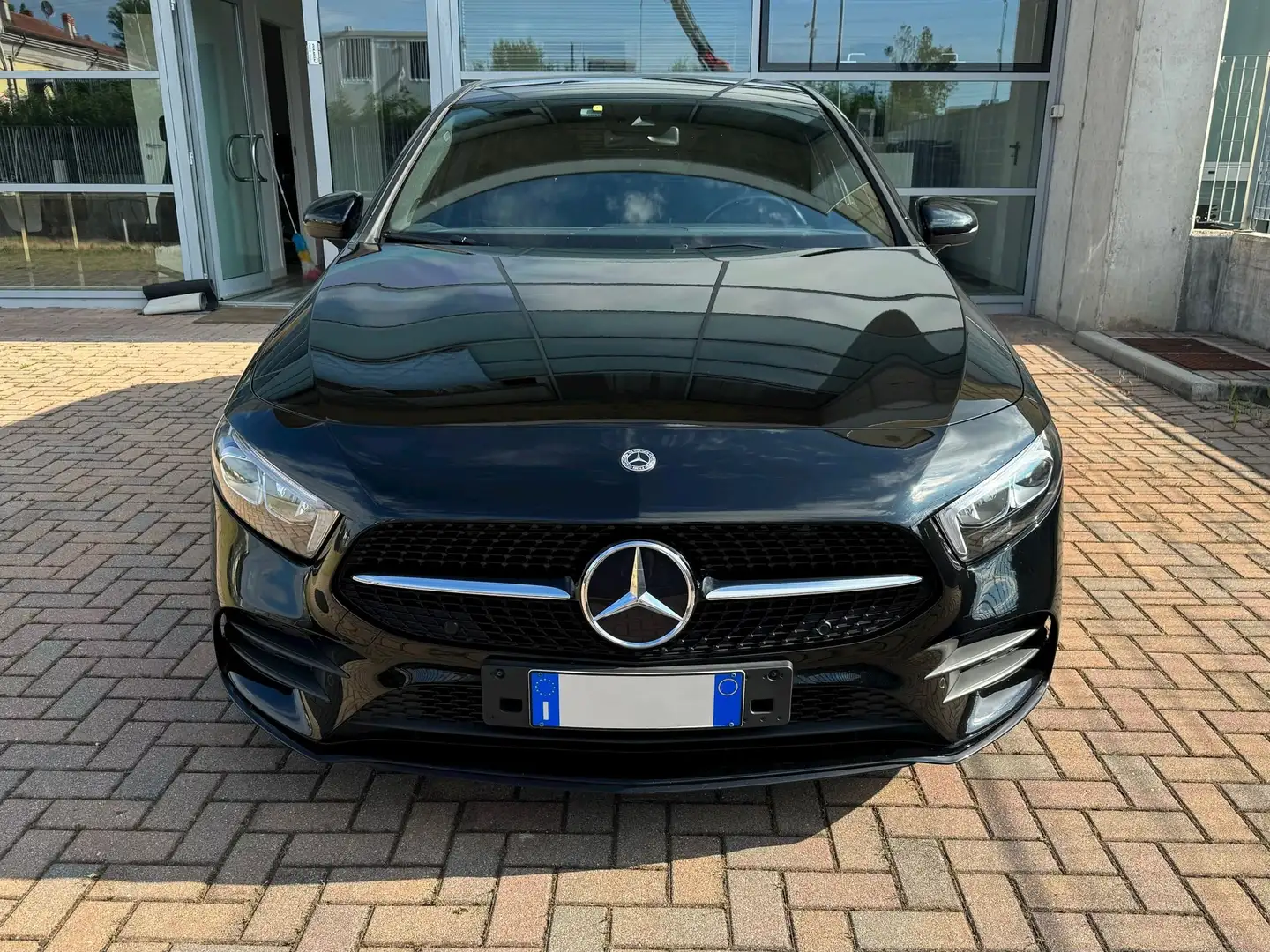 Mercedes-Benz A 180 d Premium Night edition auto Zwart - 2