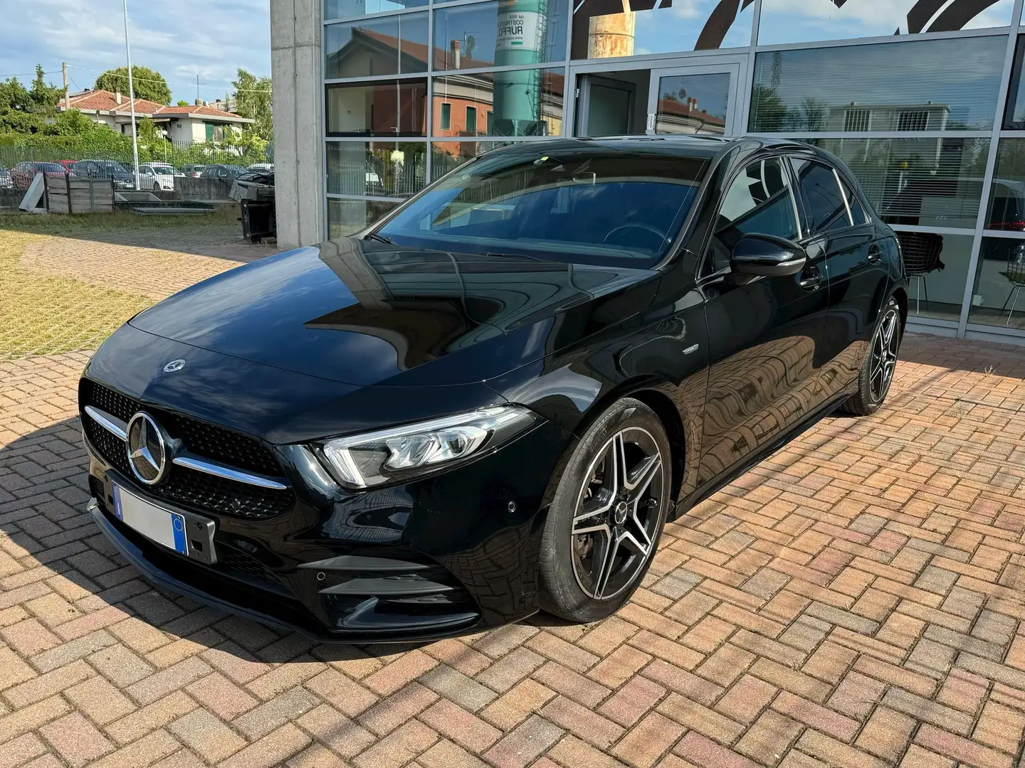 Mercedes-Benz A 180 d Premium Night edition auto Zwart - 1