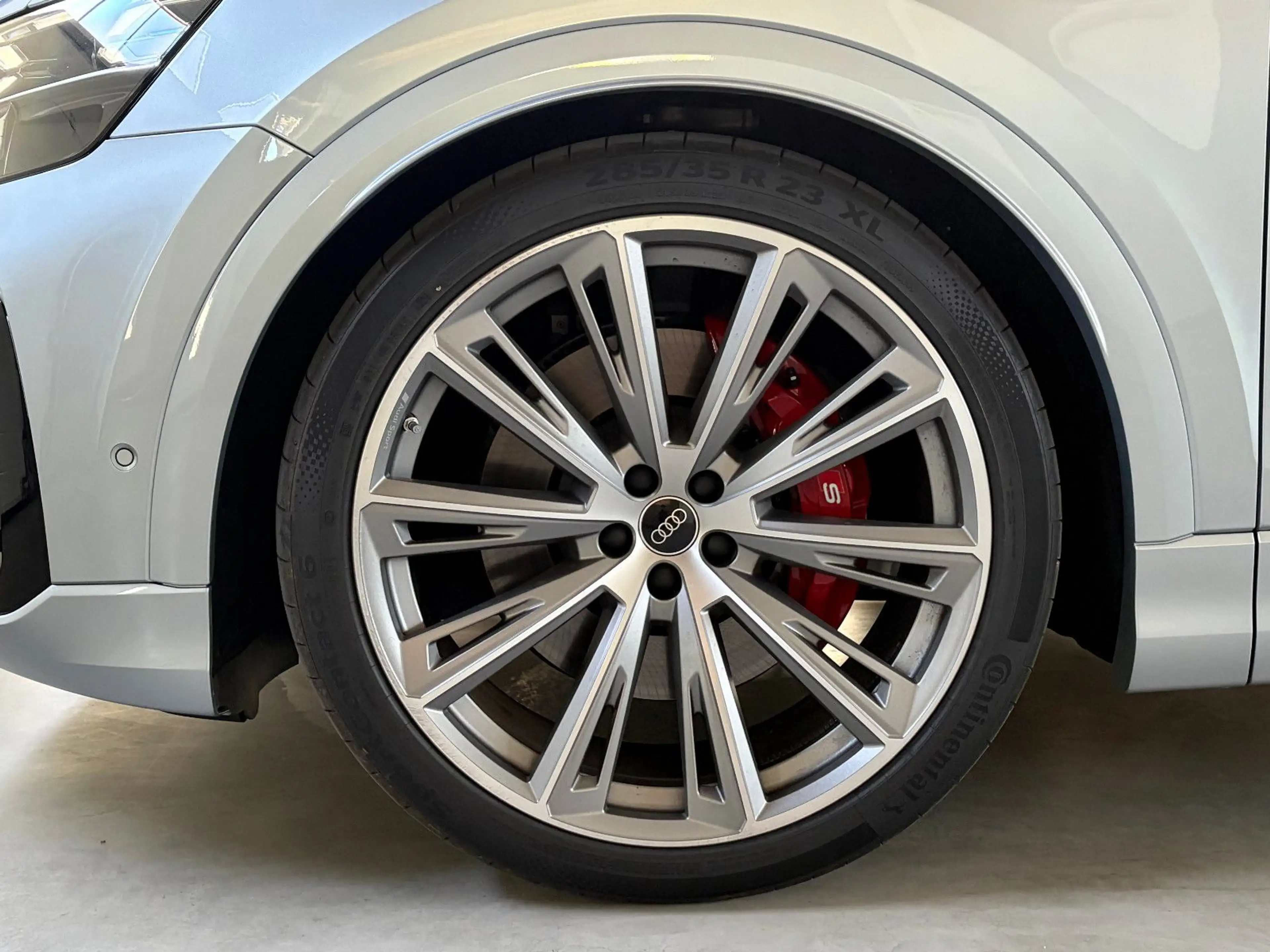 Audi SQ8 4.0 TFSI quattro SILBER/CARBON/MASSAGE — photo 9