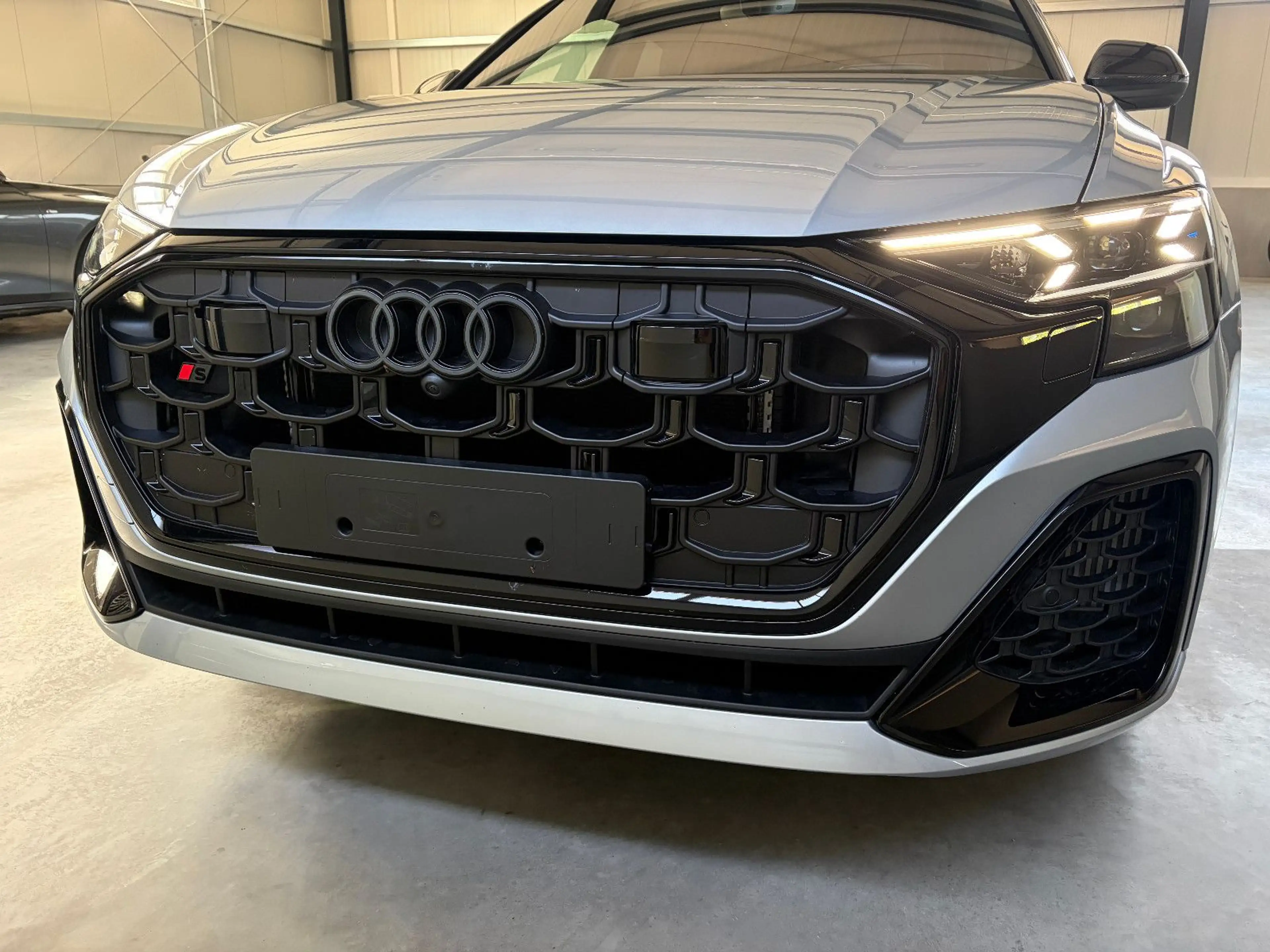 Audi SQ8 4.0 TFSI quattro SILBER/CARBON/MASSAGE — photo 7