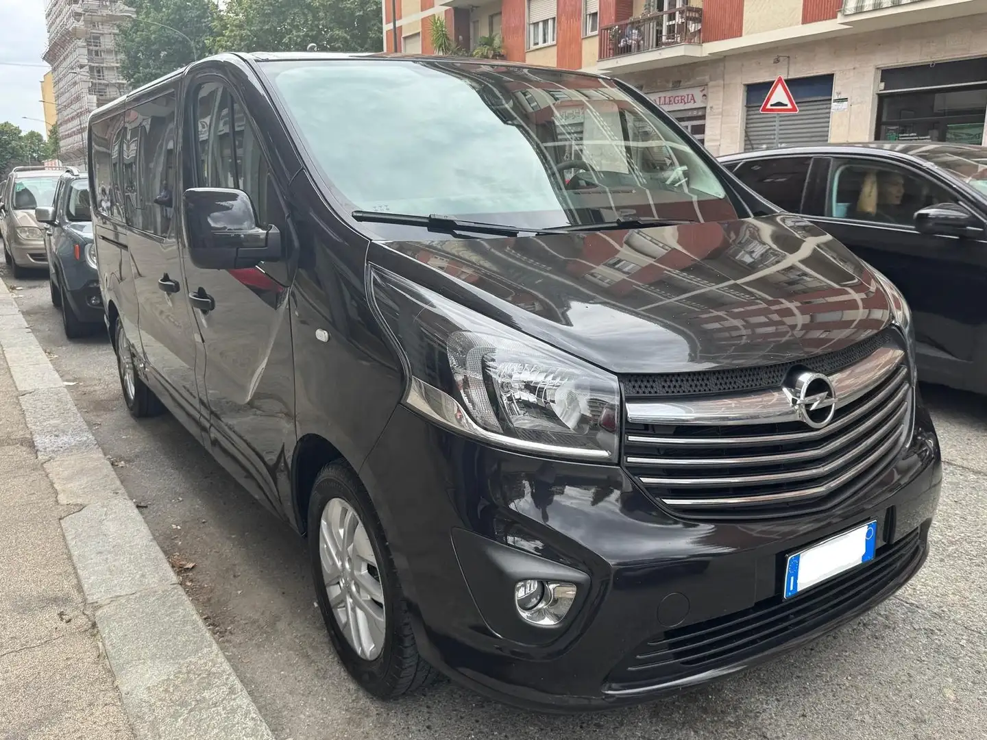 Opel Vivaro 29 L2H1 combi M1 1.6 bit.145cv S&S 9P DOPPIO CLIM Noir - 2