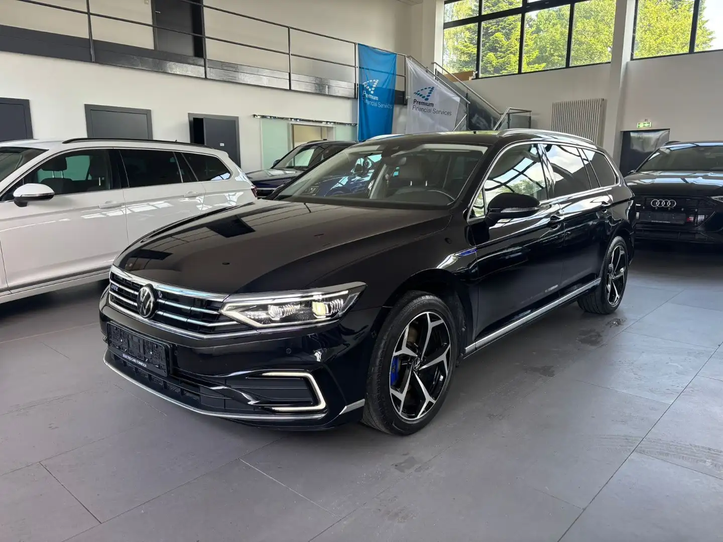 Volkswagen Passat Variant GTE 1.4 DSG AID/MATRIX/DCC/AHK/18 Schwarz - 1