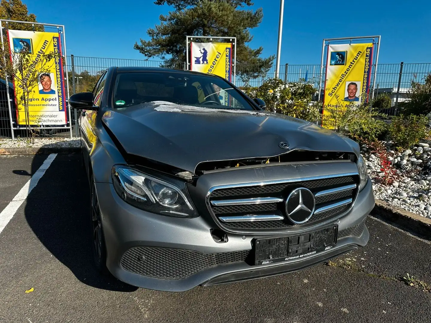 Mercedes-Benz E 220 d BRANDSCHADEN*DESIGNO*PANO*BRMST*KAME*BEAM Grigio - 1