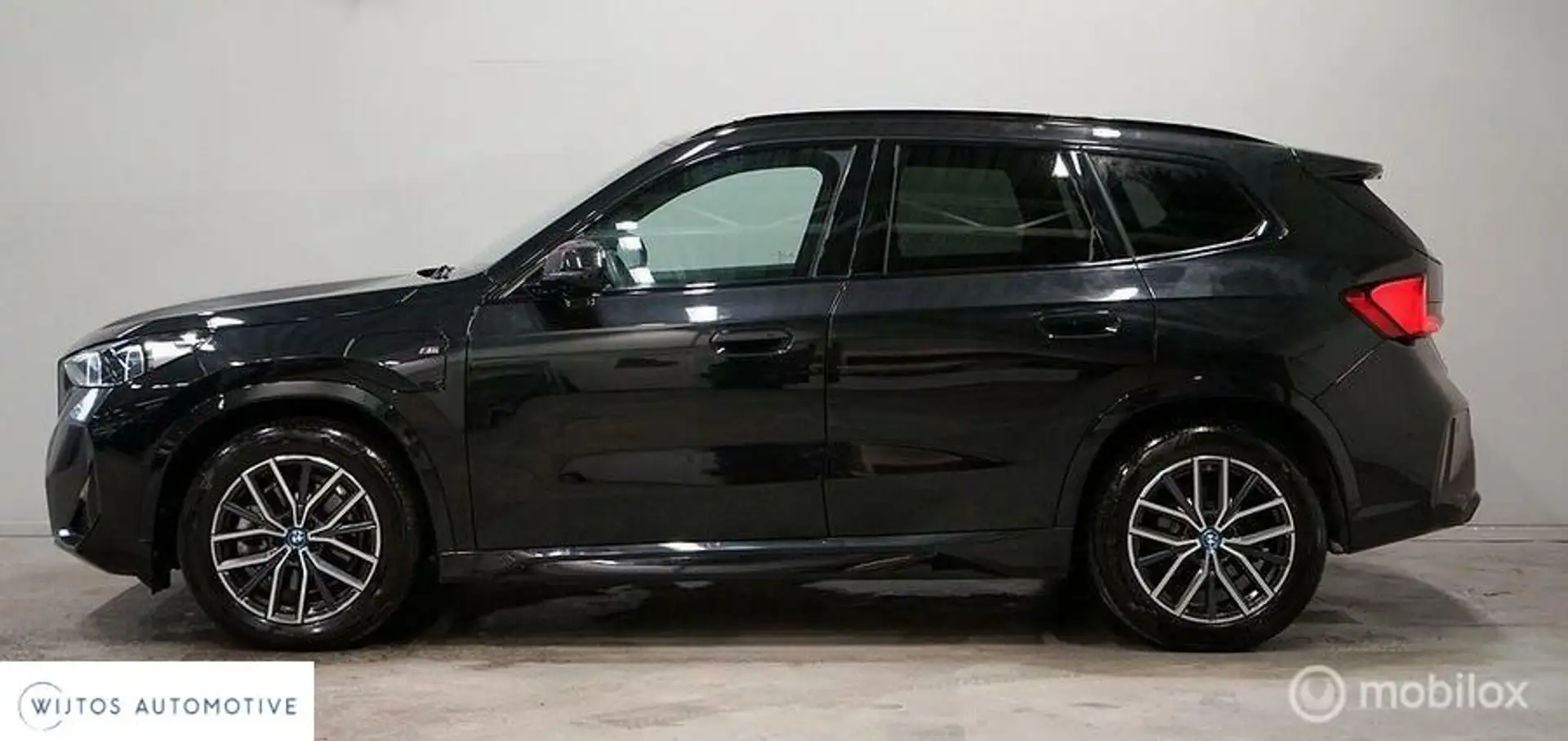 BMW X1 xDrive25e 245pk M Sport, HK, leer, Shadow, trekhaa Zwart - 2