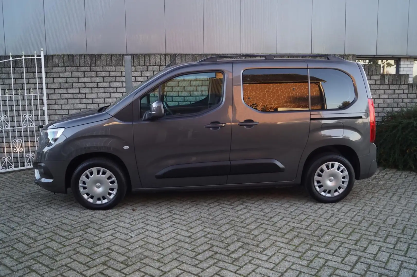 Opel Combo Life Tour 1.2 Turbo L1H1 Edition Automaat Navi Clima Cr Gris - 2