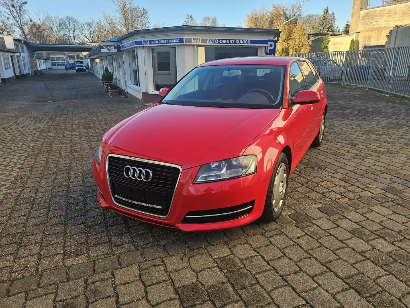 Audi A3 1.2 TFSI Attraction Rot - 1