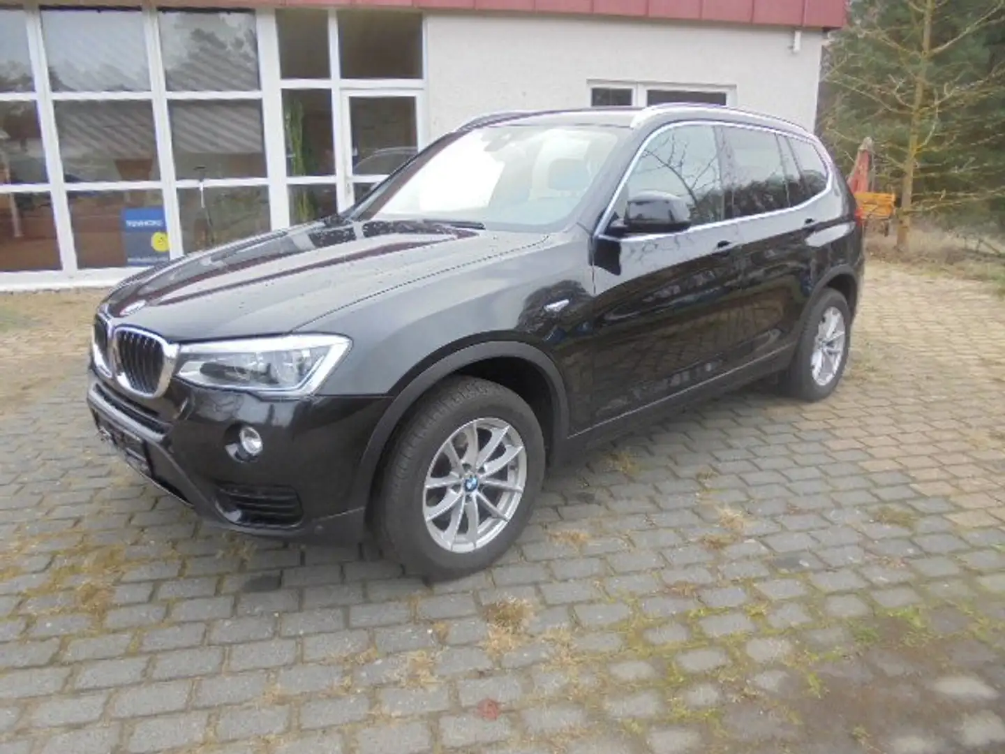 BMW X3 xDrive20d Advantage Schwarz - 2