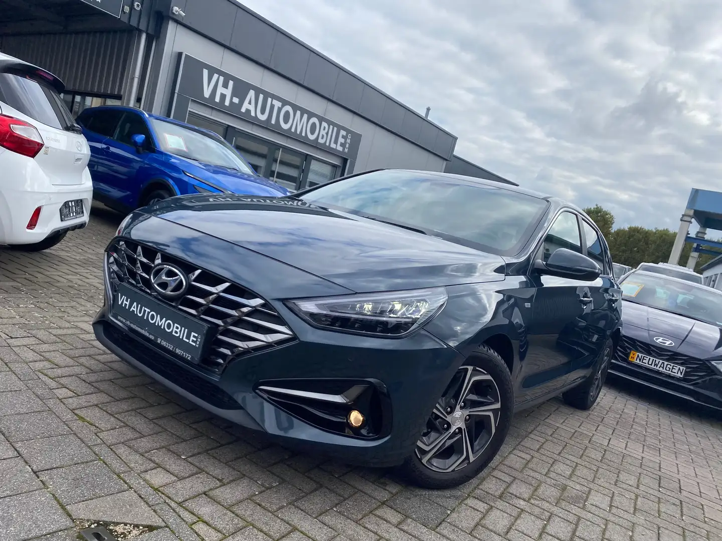 Hyundai i30 1.5 T-GDI*16"ALU*LED HSW*NAVI&PDC vo&hi&KAMERA+SHZ Violett - 2