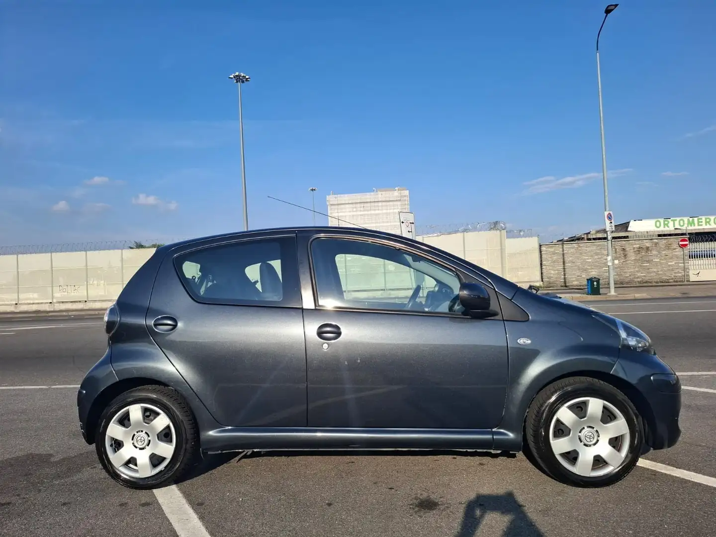 Toyota Aygo 5p 1.0 Deep Ocean Connect m-mt - 2