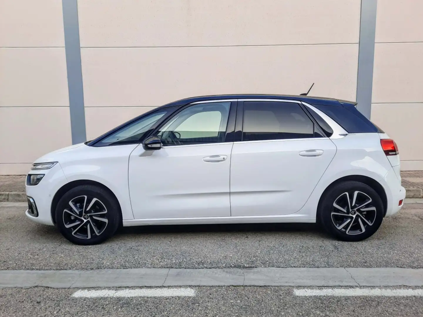 Citroen C4 Spacetourer 1.5BlueHDI Shine EAT8 130 Bílá - 2