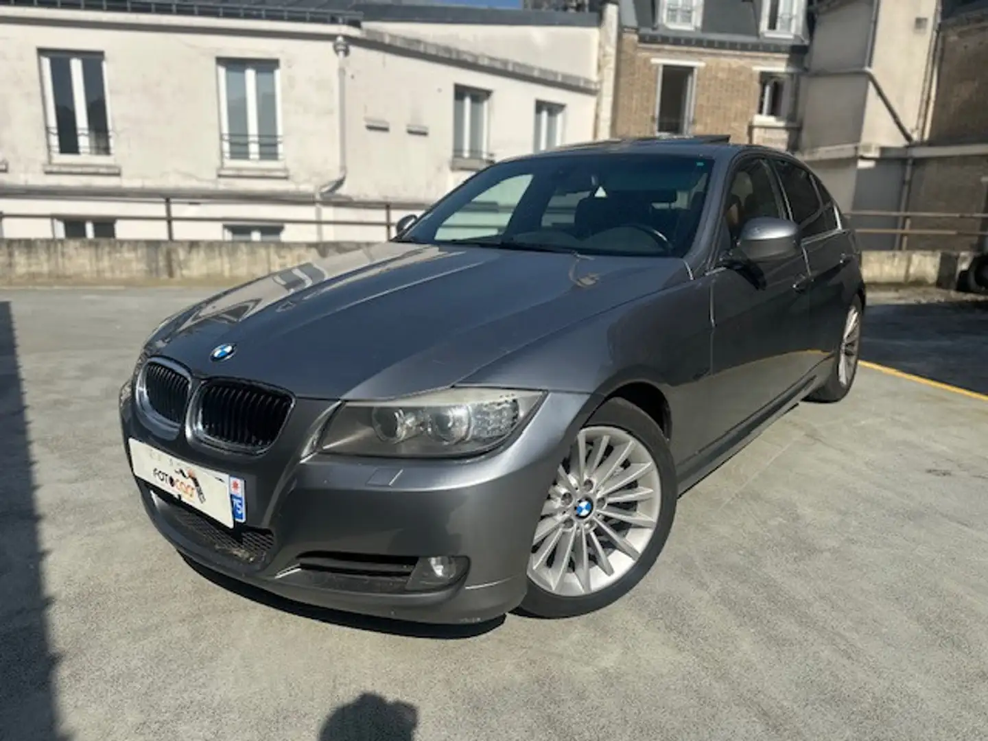 BMW 325 (E90) 325DA 197CH LUXE Gris - 1