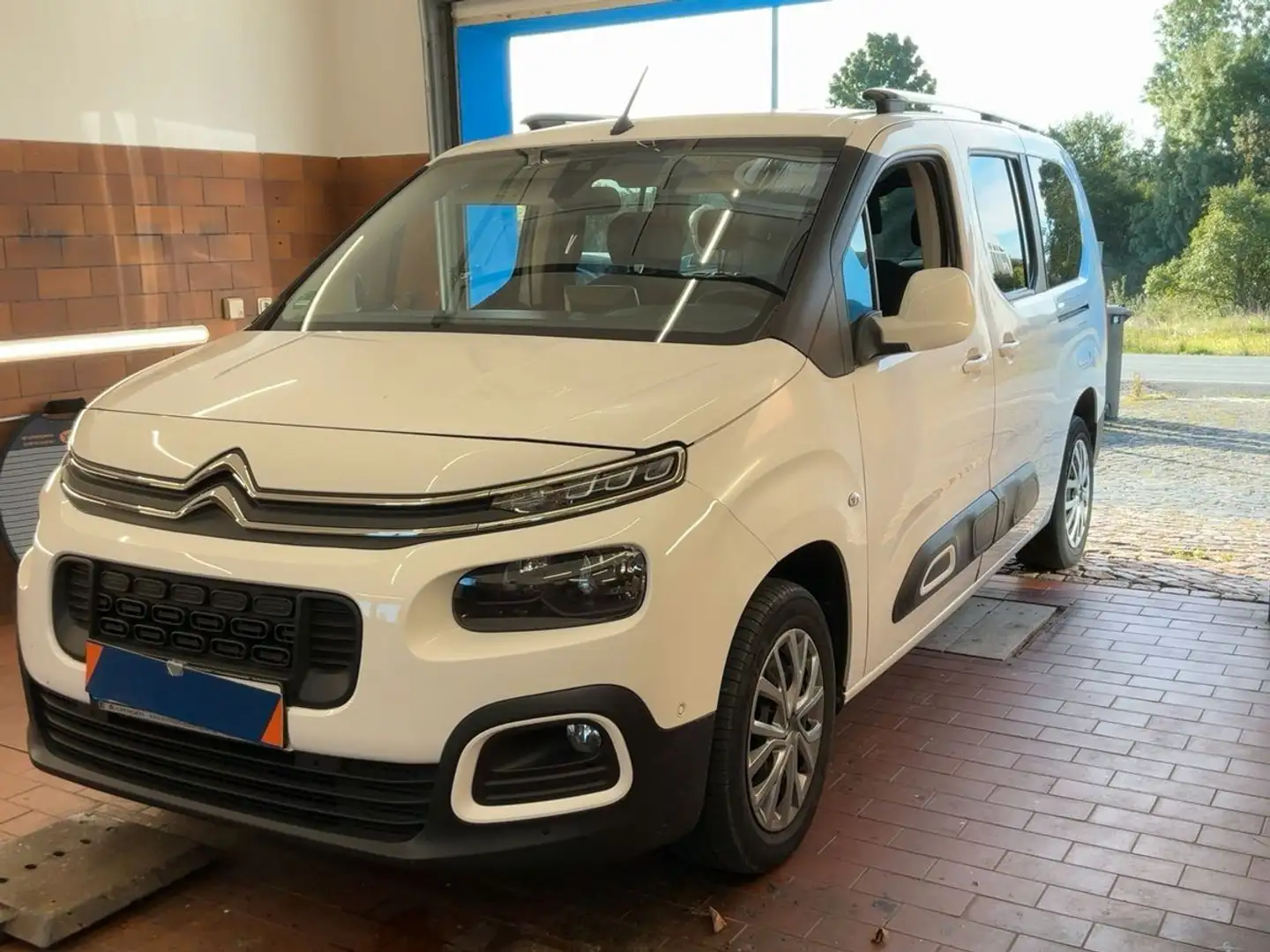 Citroen Berlingo Feel XL Navi+PDC+SmartLink+Sitzhzg+DAB Blanc - 1