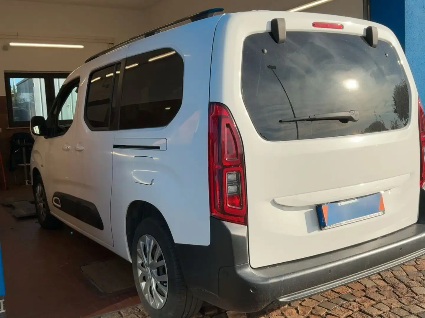 Citroen Berlingo Feel XL Navi+PDC+SmartLink+Sitzhzg+DAB Blanc - 2