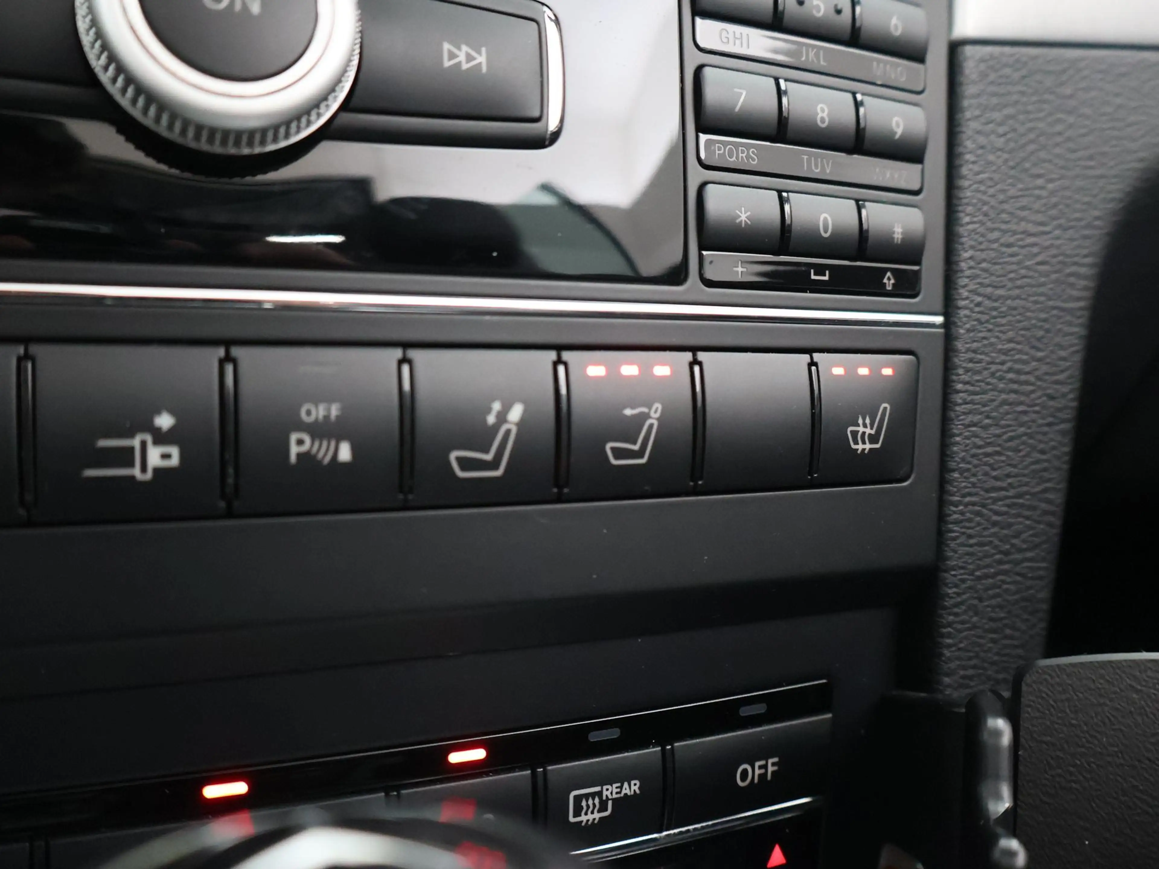 Mercedes-Benz E 250 Cabrio CGI 204 PK AUT. + AIRSCARF NEKVERWARMING | — photo 34