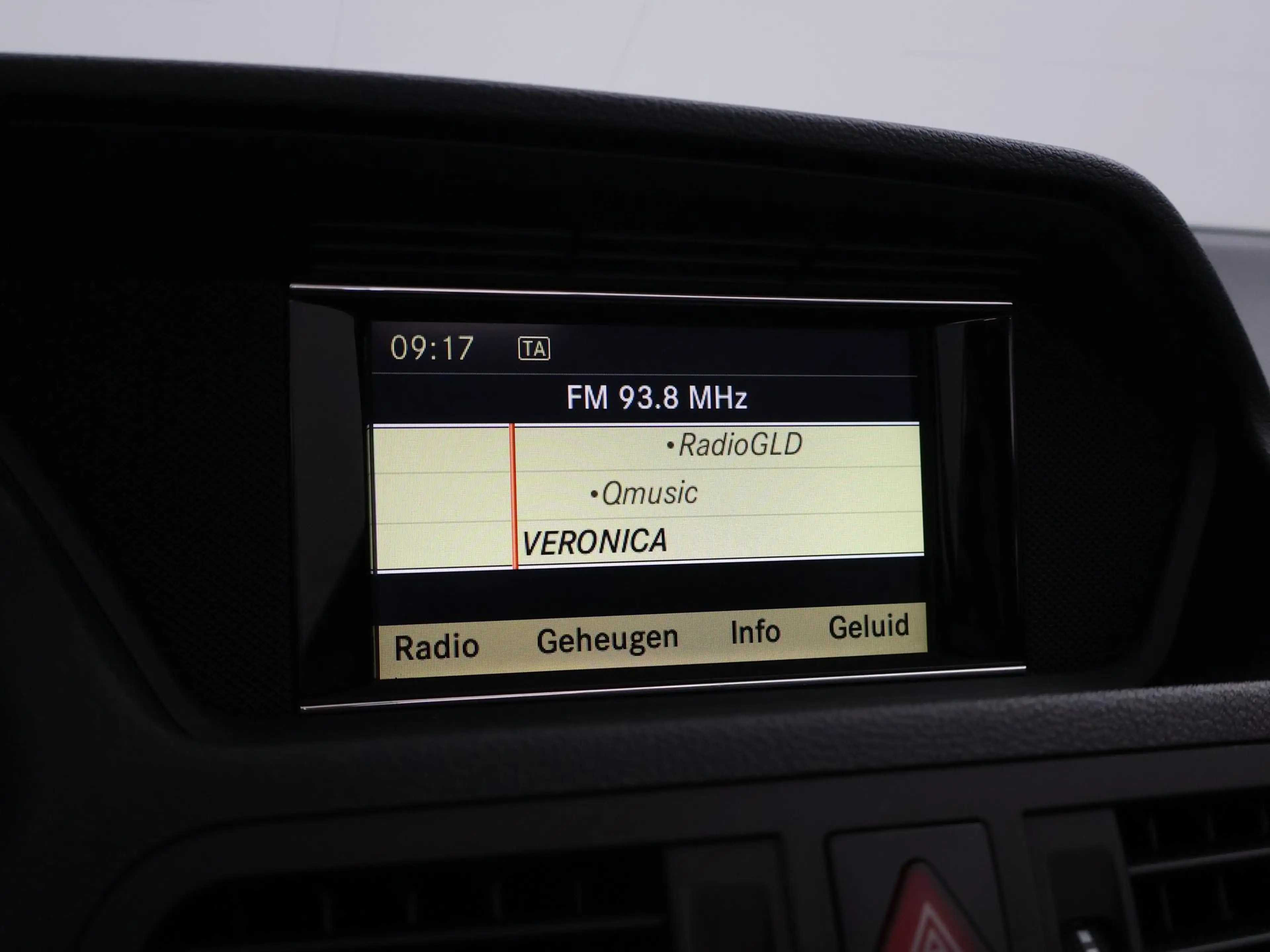 Mercedes-Benz E 250 Cabrio CGI 204 PK AUT. + AIRSCARF NEKVERWARMING | — photo 31