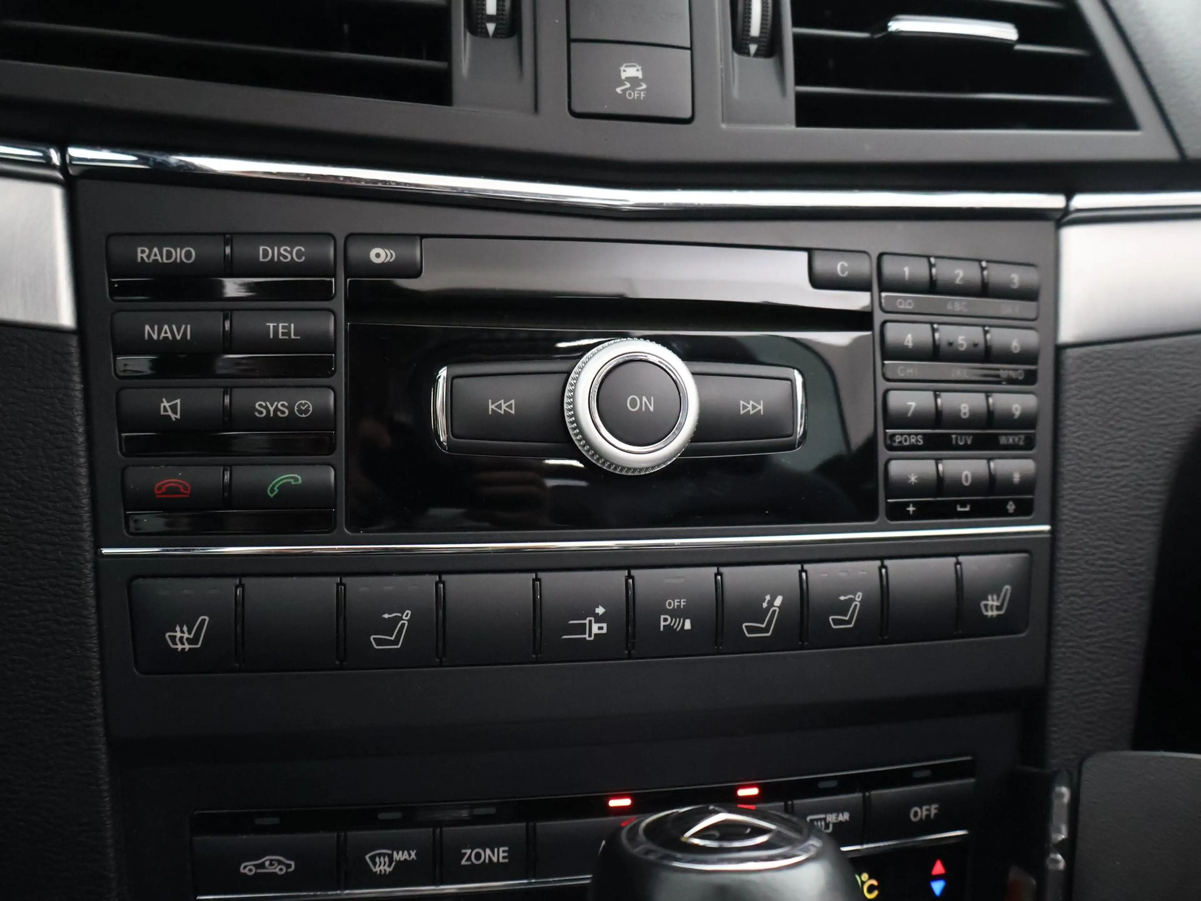 Mercedes-Benz E 250 Cabrio CGI 204 PK AUT. + AIRSCARF NEKVERWARMING | — photo 33