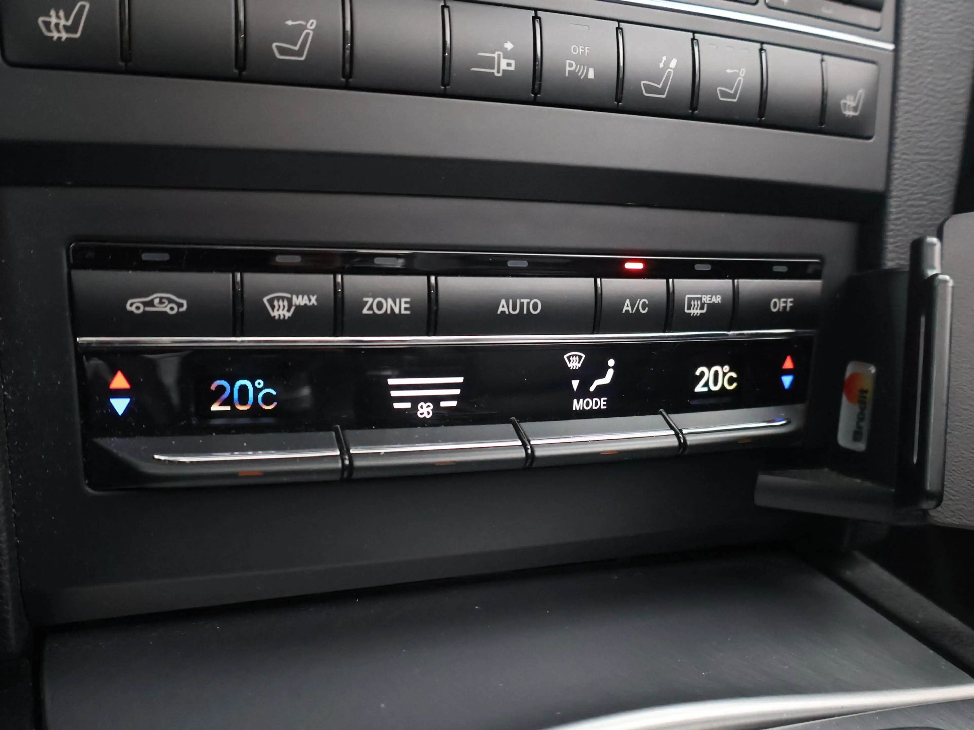 Mercedes-Benz E 250 Cabrio CGI 204 PK AUT. + AIRSCARF NEKVERWARMING | — photo 35