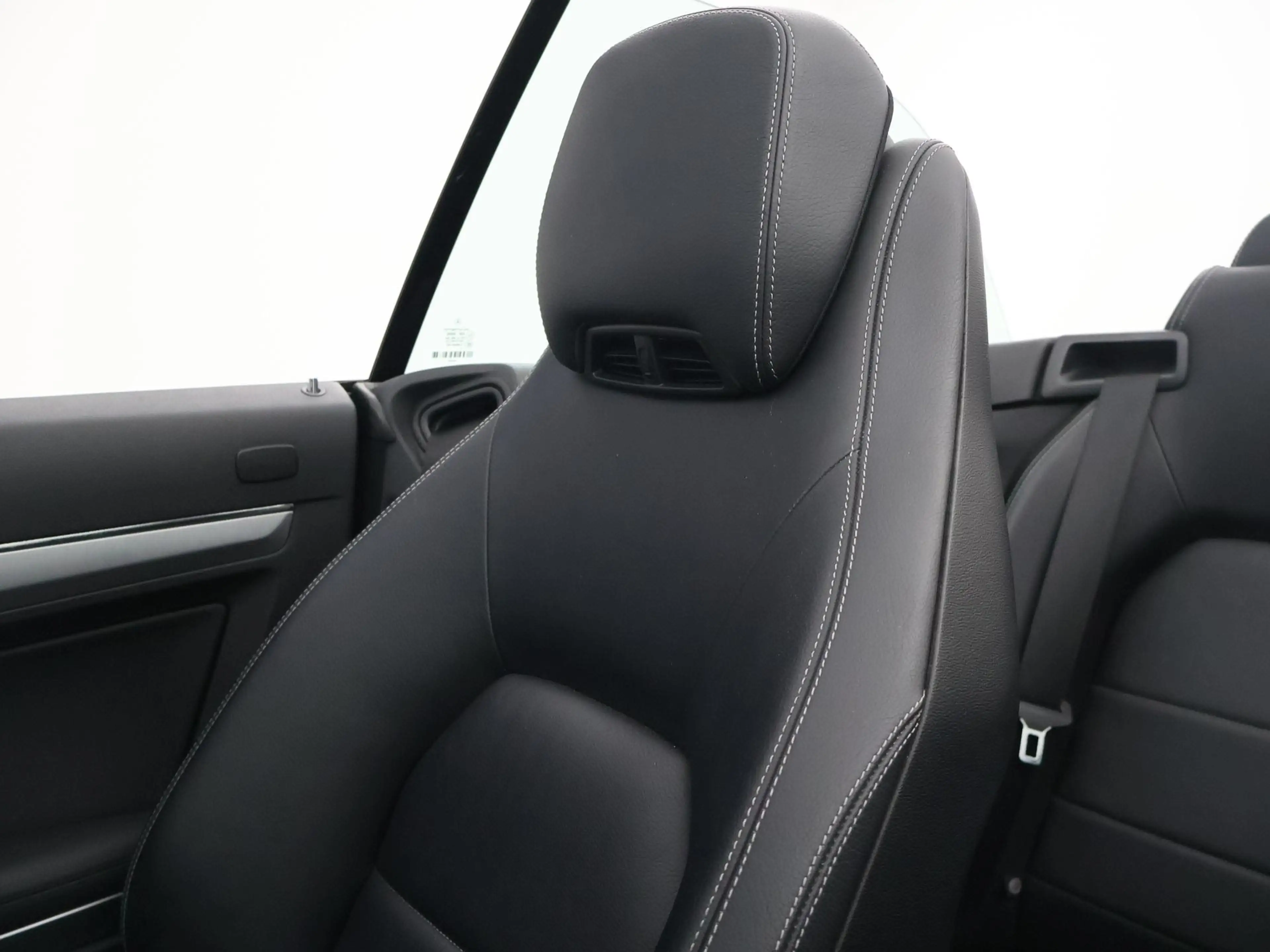 Mercedes-Benz E 250 Cabrio CGI 204 PK AUT. + AIRSCARF NEKVERWARMING | — photo 36