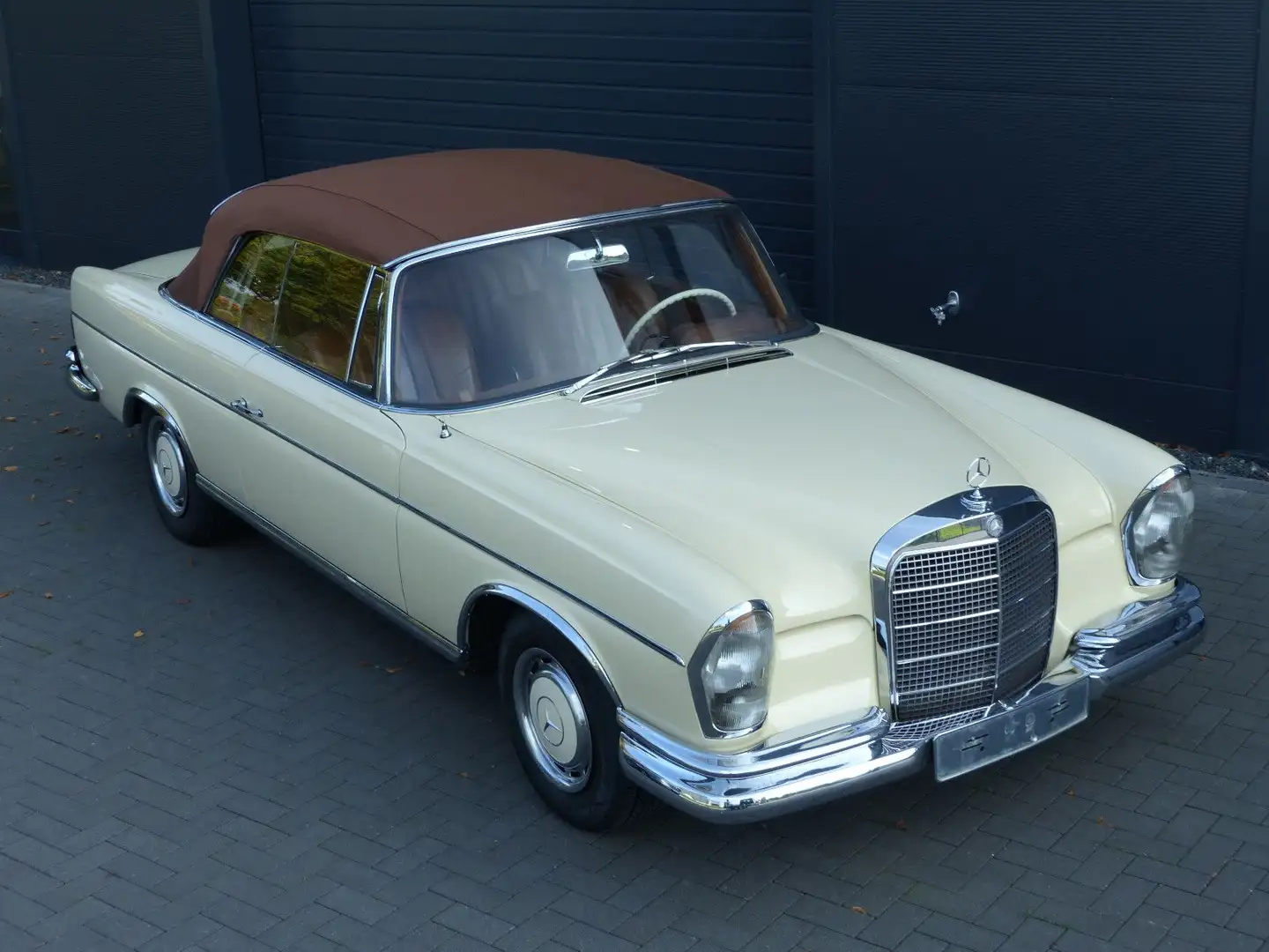 Mercedes-Benz 250 SE Cabriolet Beżowy - 1