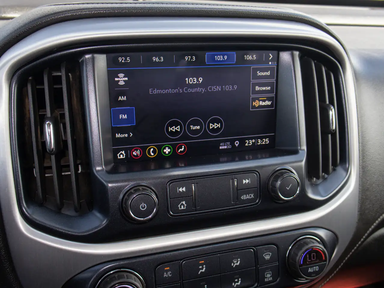 GMC Canyon photo GMC Canyon