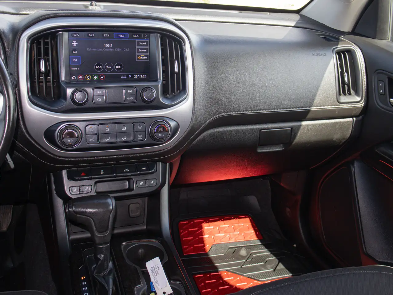 GMC Canyon photo GMC Canyon