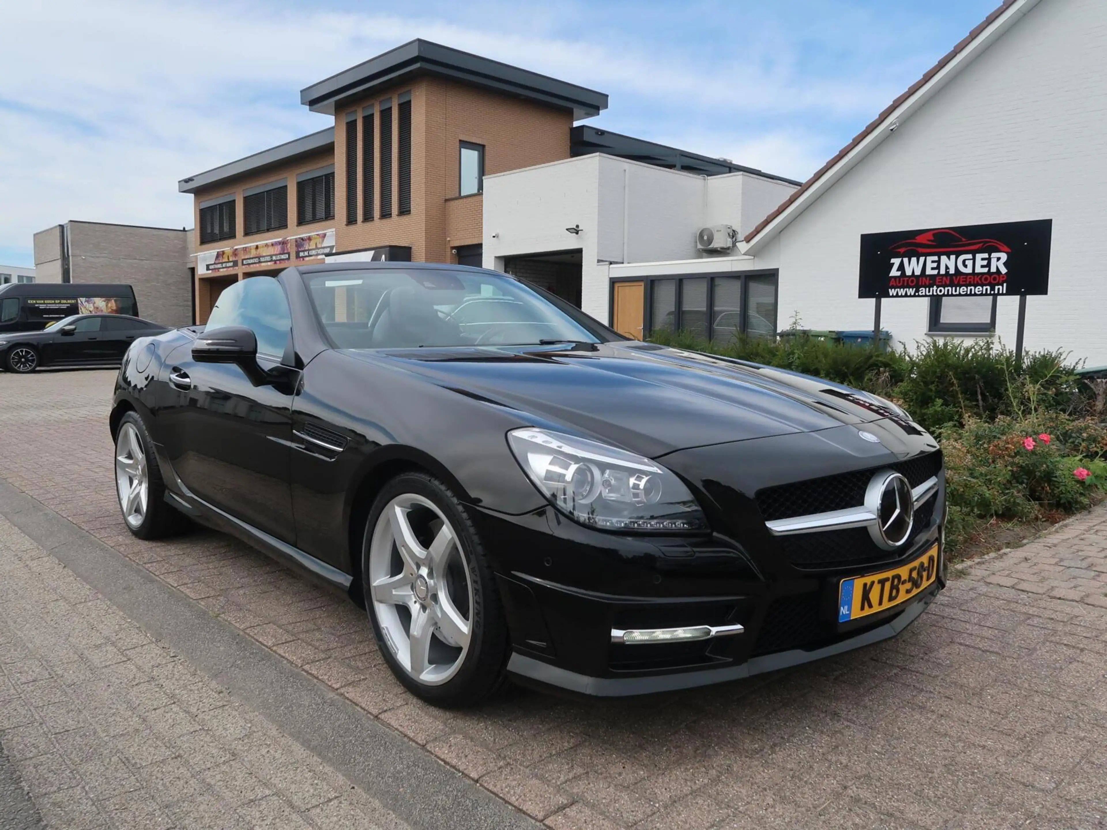Mercedes-Benz SLK 350 AUT F-1 AMG|KEYLESS|ADAPTIVE CRUISECONTROL|MEMORY| — photo 4
