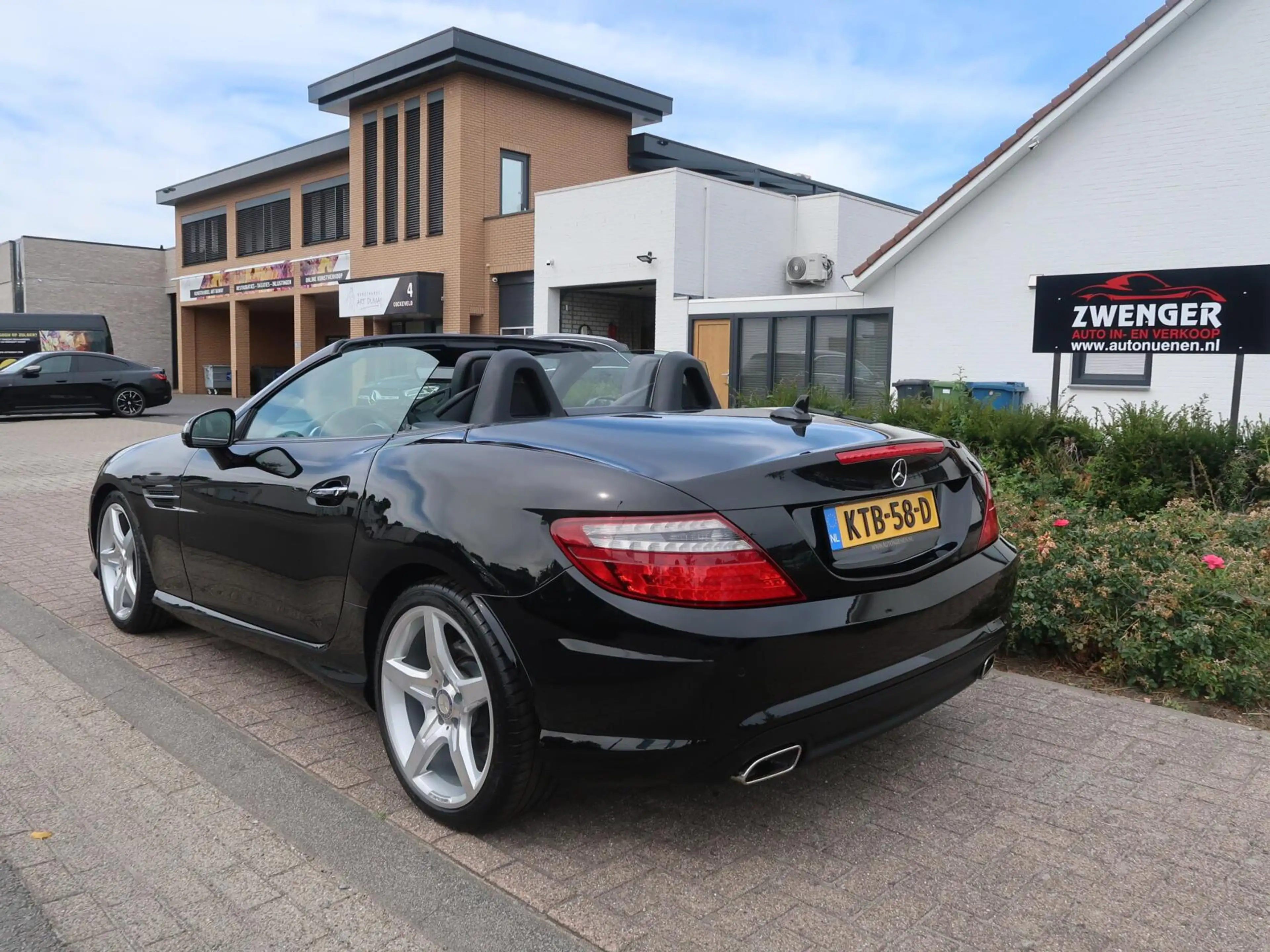 Mercedes-Benz SLK 350 AUT F-1 AMG|KEYLESS|ADAPTIVE CRUISECONTROL|MEMORY| — photo 3