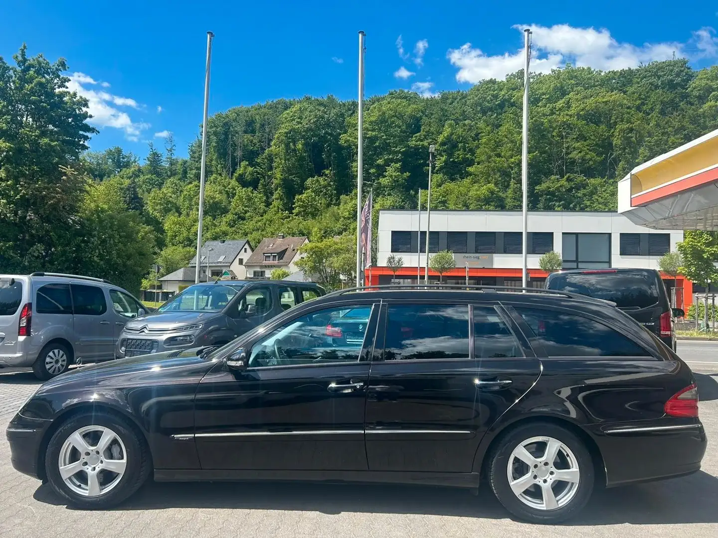 Mercedes-Benz E 200 E T Kompressor,Avantgarde,Leder,schw.AHK Schwarz - 2