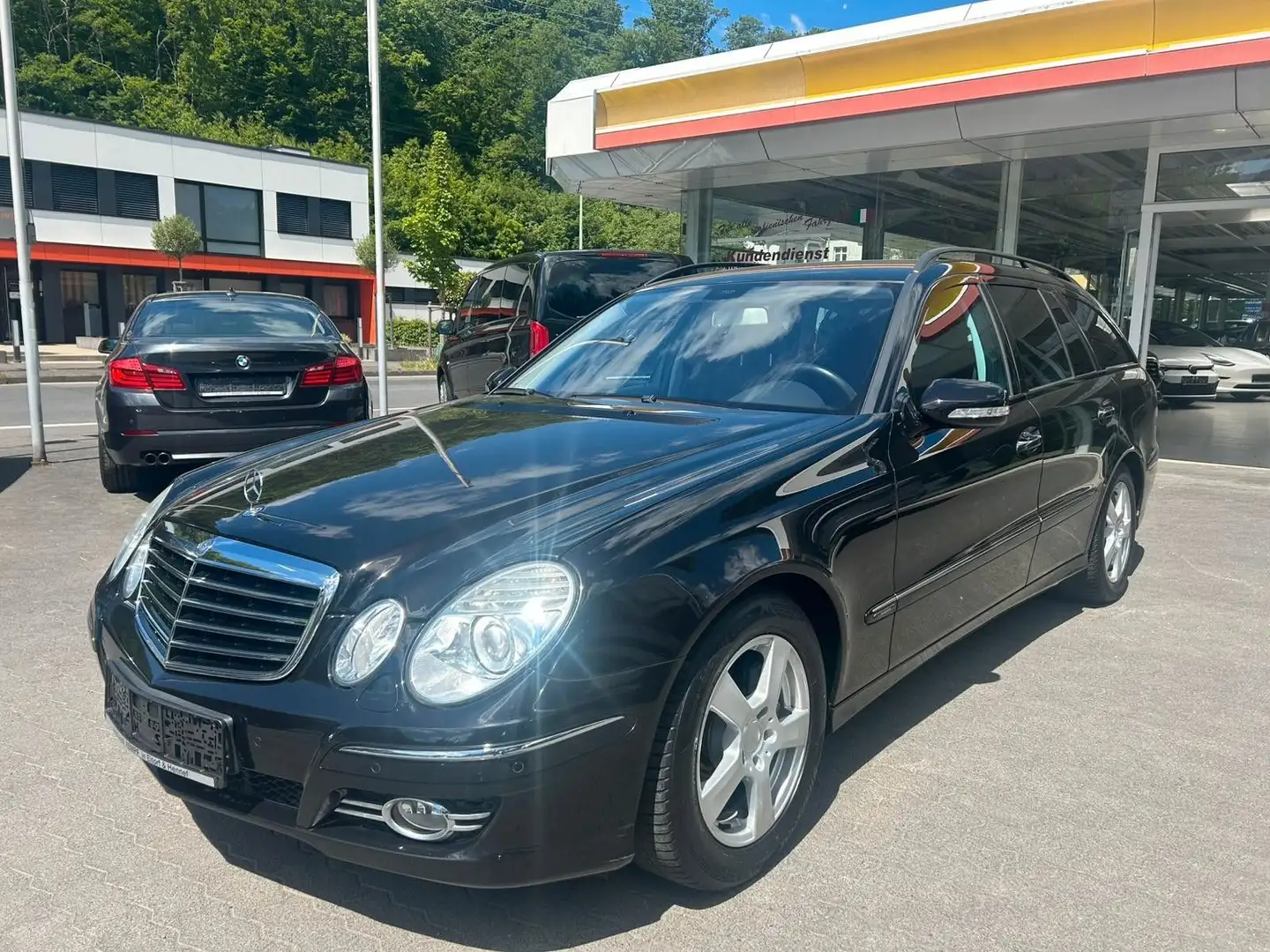 Mercedes-Benz E 200 E T Kompressor,Avantgarde,Leder,schw.AHK Schwarz - 1