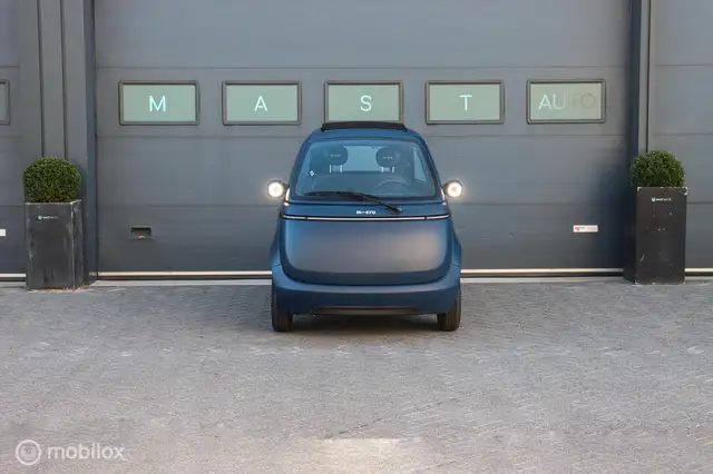 Micro Microlino view 2