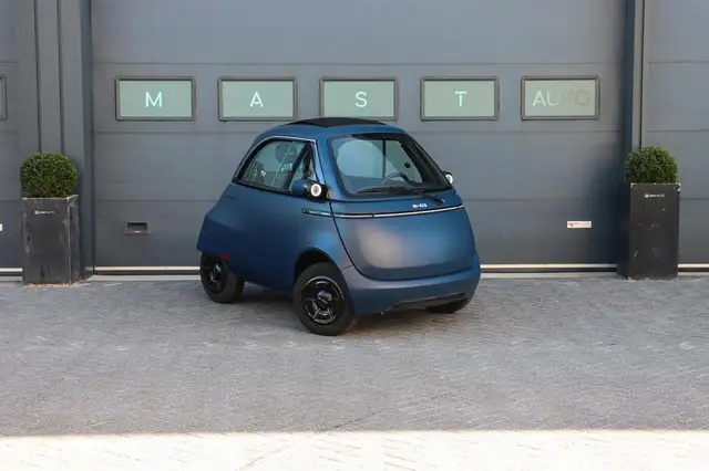 Micro Microlino view 4