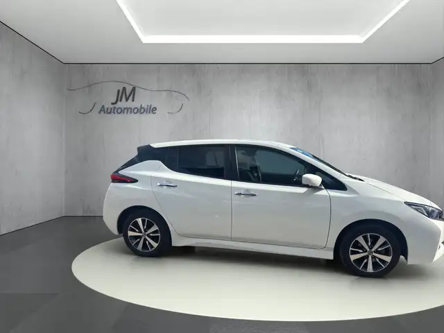 Nissan Leaf view 8