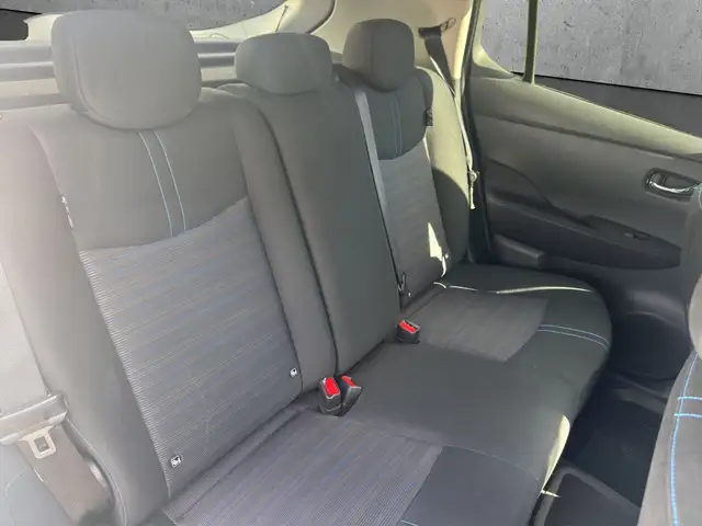 Nissan Leaf view 15
