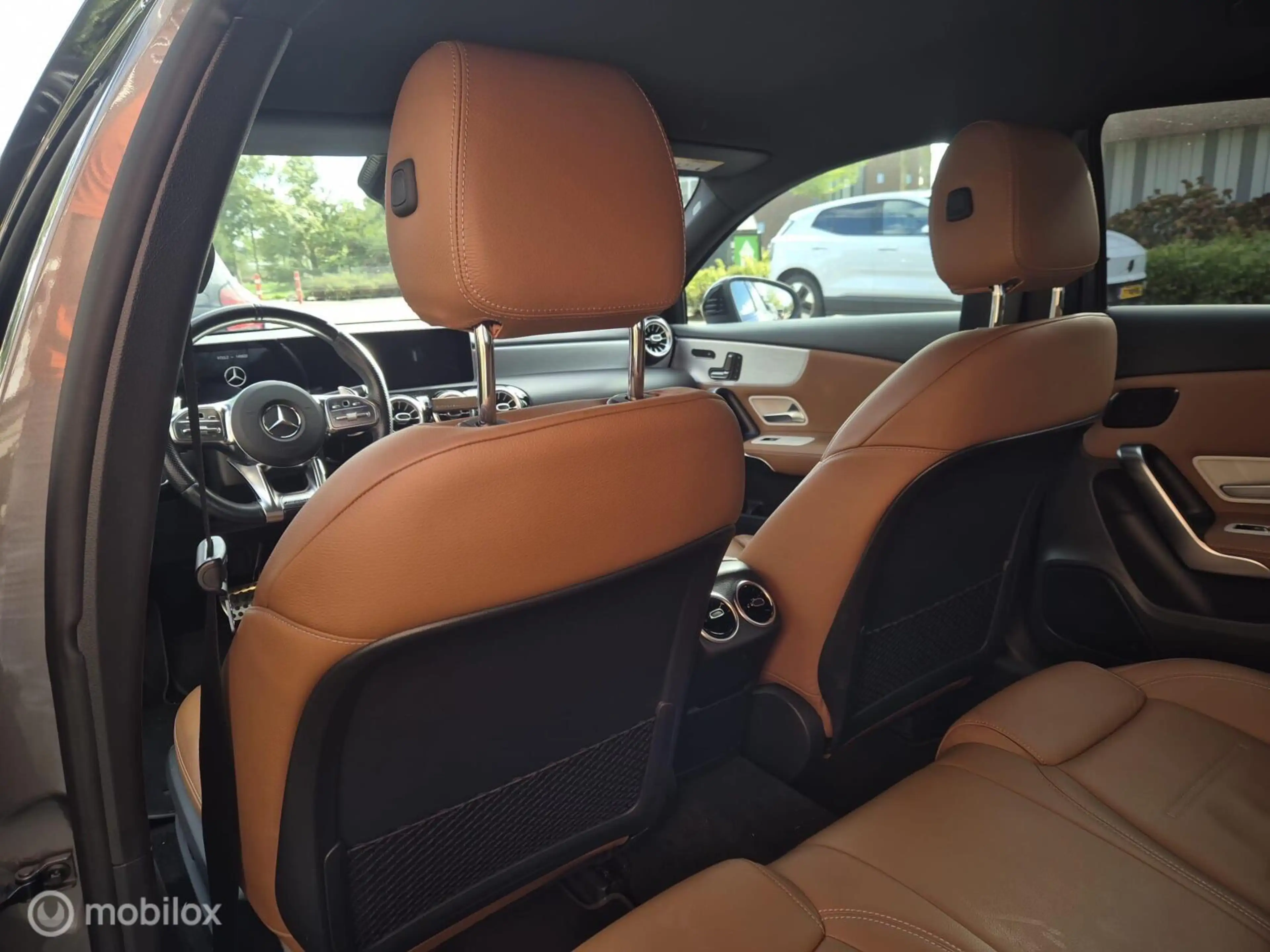Mercedes-Benz A 35 AMG 4MATIC Premium Plus — photo 9