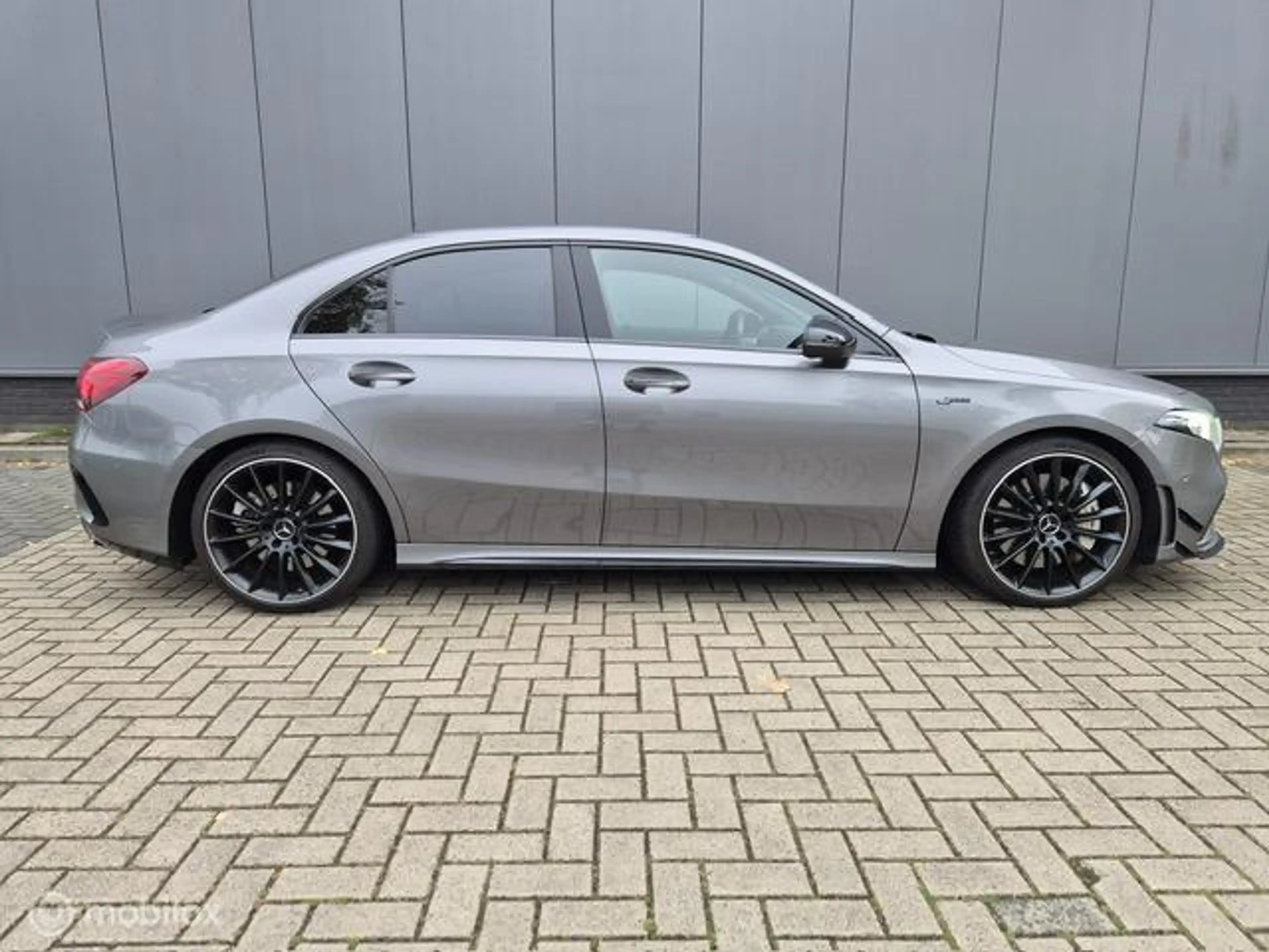 Mercedes-Benz A 35 AMG 4MATIC Premium Plus — photo 3