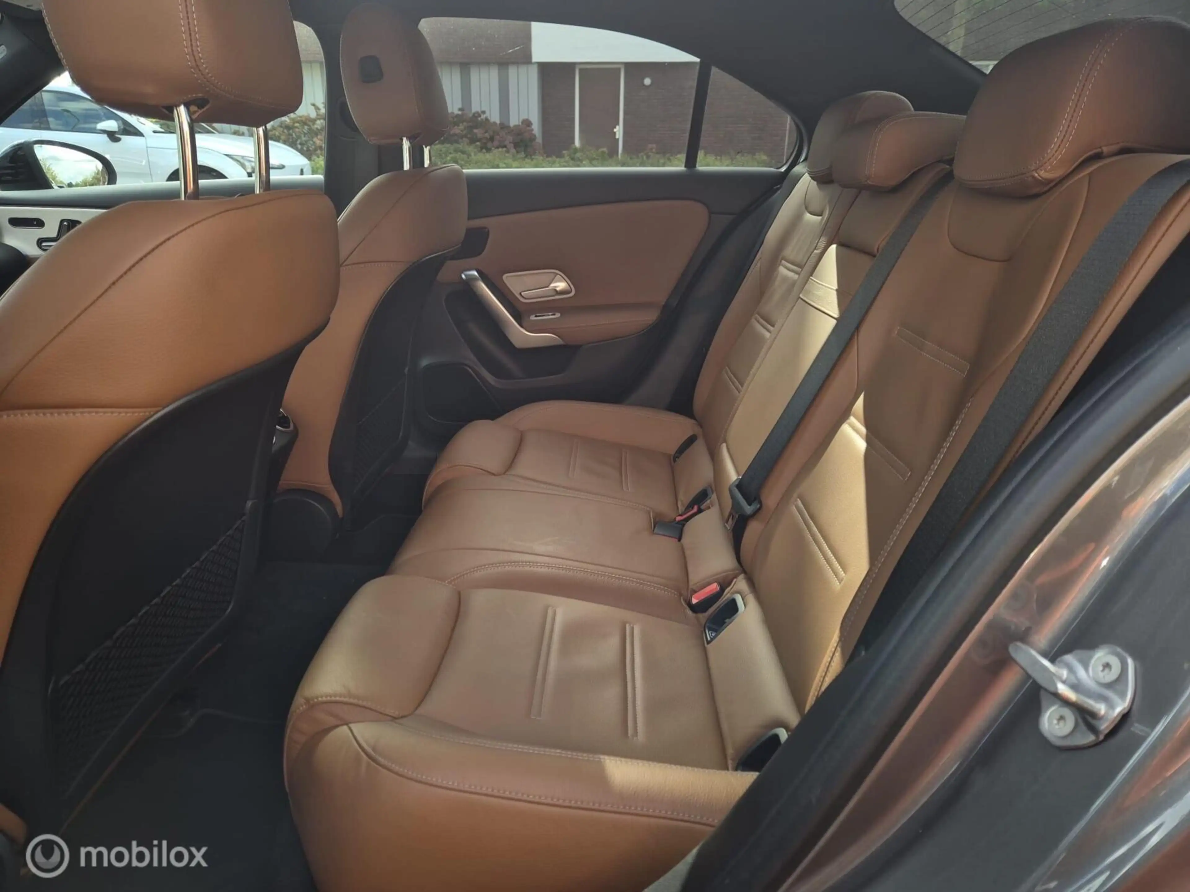 Mercedes-Benz A 35 AMG 4MATIC Premium Plus — photo 14