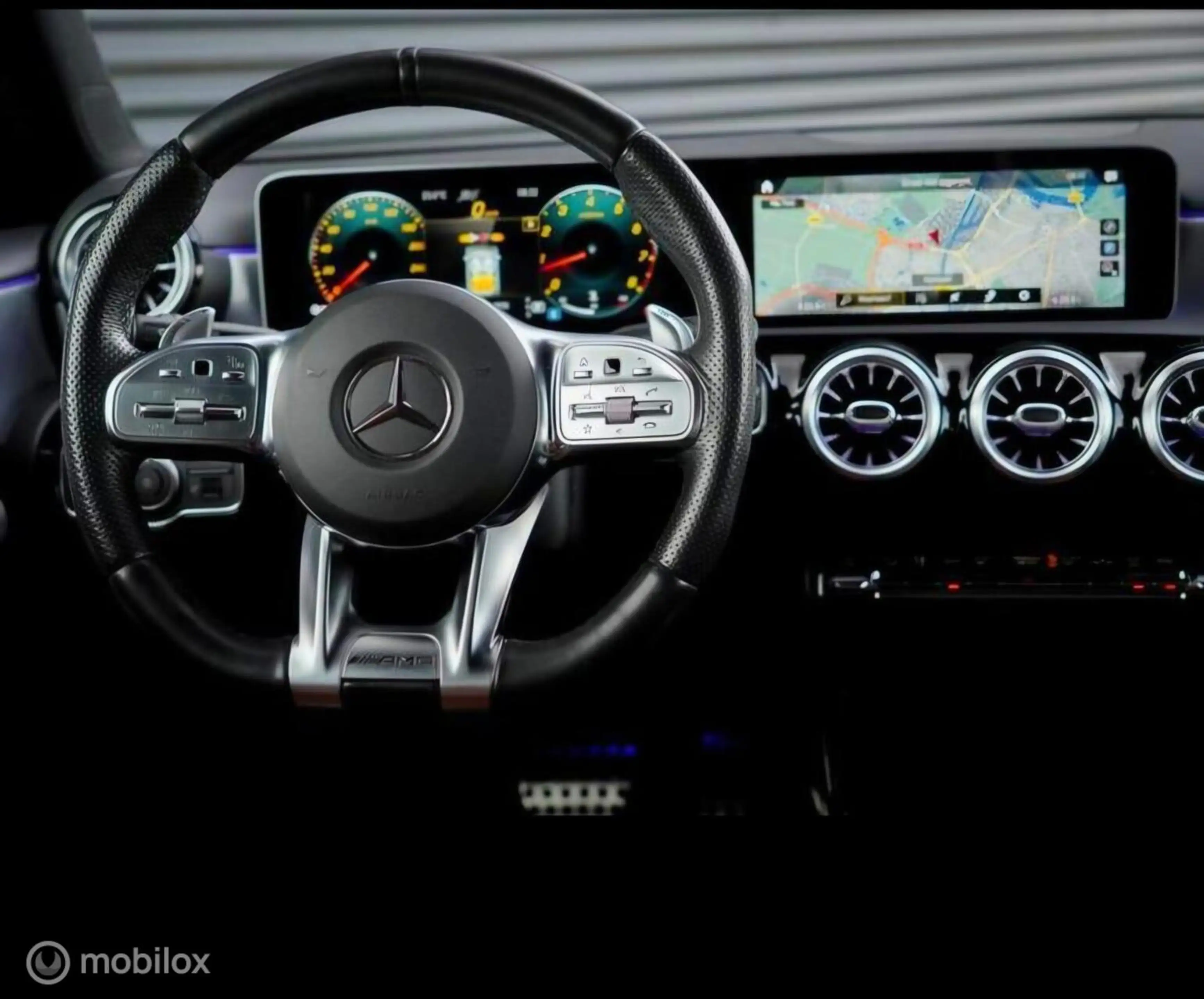 Mercedes-Benz A 35 AMG 4MATIC Premium Plus — photo 8