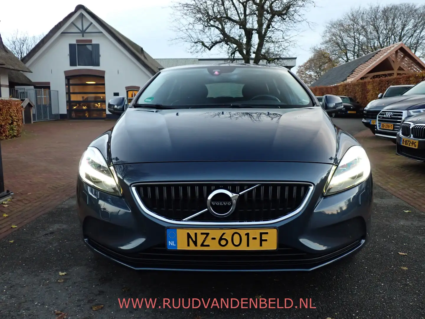 Volvo V40 2.0 T2 Nordic+ TREKHAAK/VERWARMBARE VOORSTOELEN/CR Azul - 2