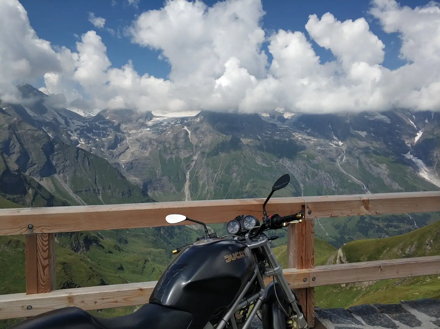 Ducati Monster 620 Dark Černá - 2