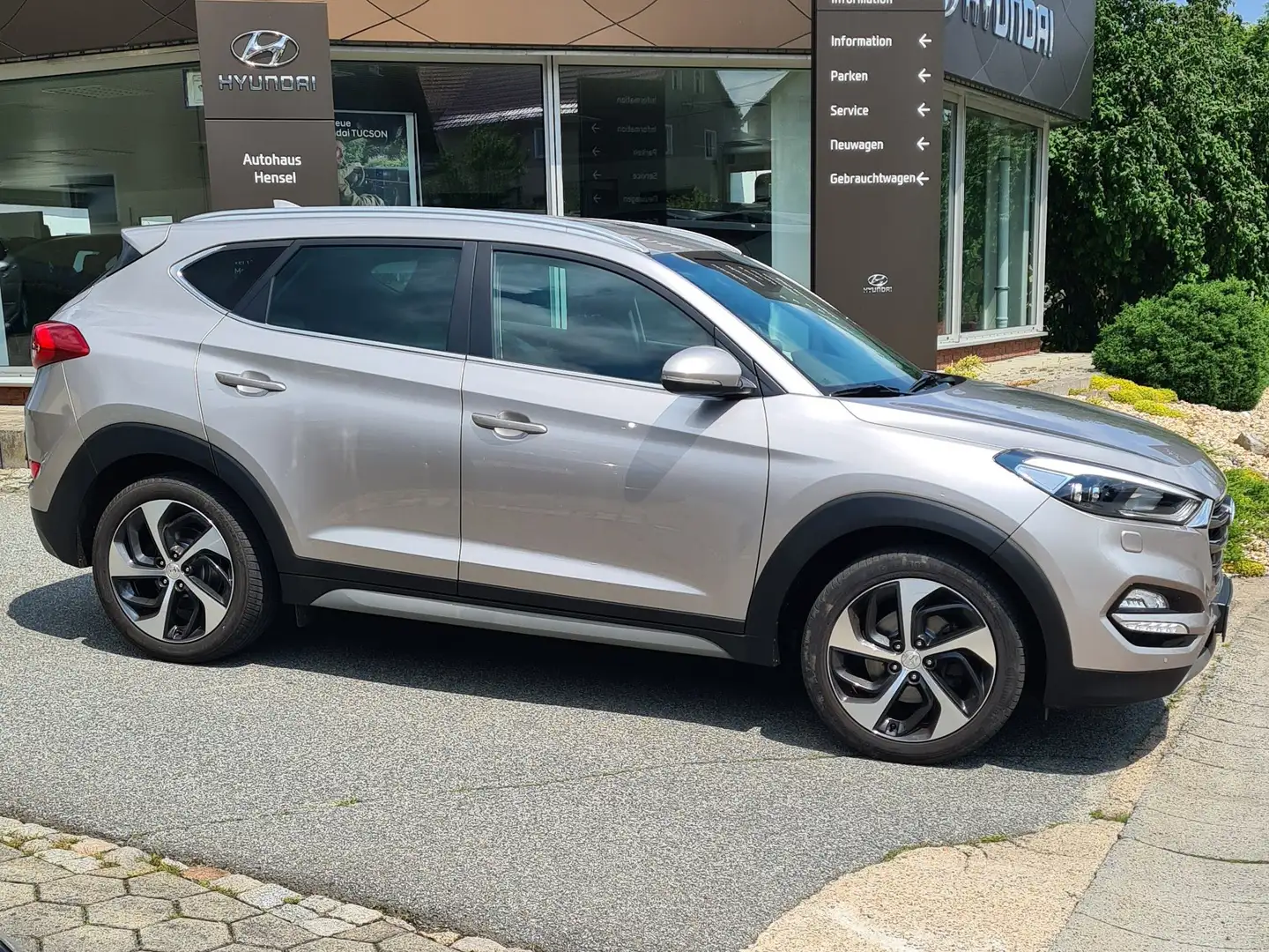 Hyundai TUCSON 1,6 T-GDi Style 2WD PDC Tempomat Navi Sitzheizung Beige - 2