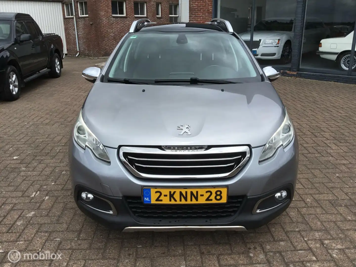 Peugeot 2008 1.6 VTi Féline Grijs - 2