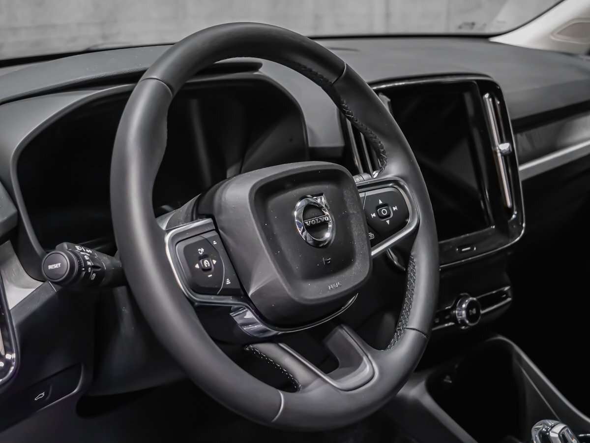 2026 Volvo XC40 Plus (Dark Theme) thumb 8