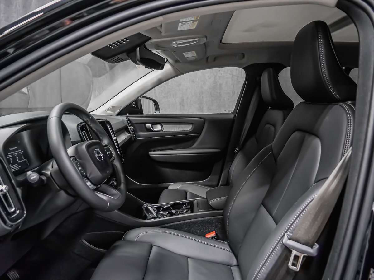2026 Volvo XC40 Plus (Dark Theme) thumb 10