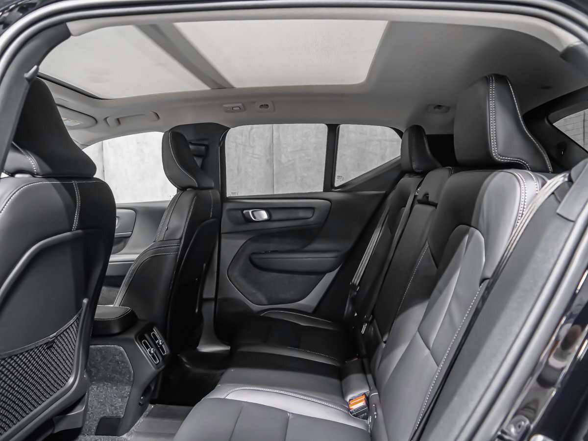 2026 Volvo XC40 Plus (Dark Theme) thumb 11