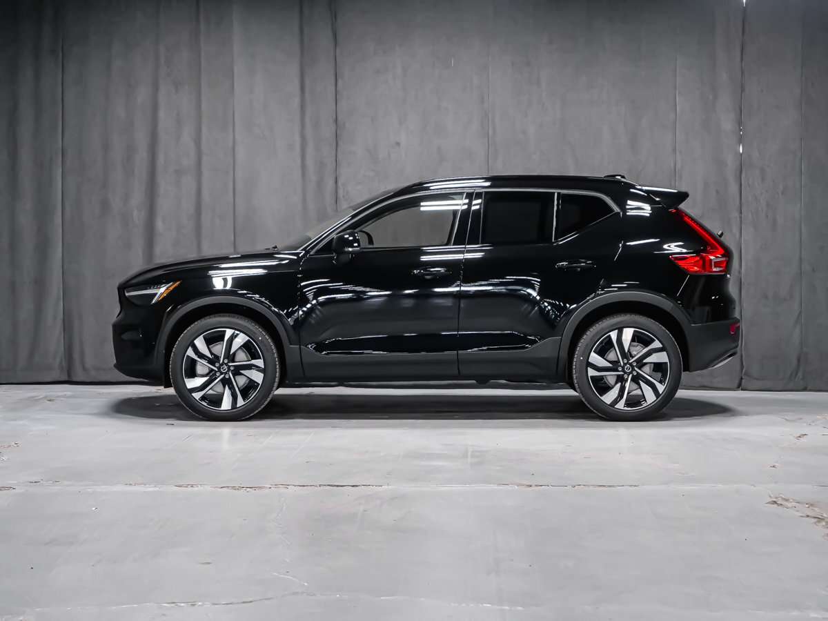 2026 Volvo XC40 Plus (Dark Theme) alt 3