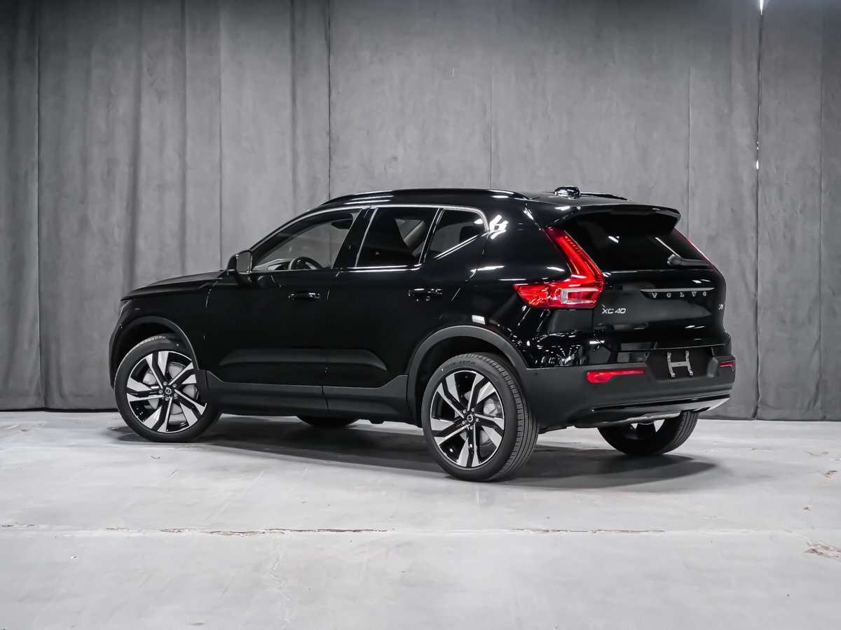 2026 Volvo XC40 Plus (Dark Theme) alt 4