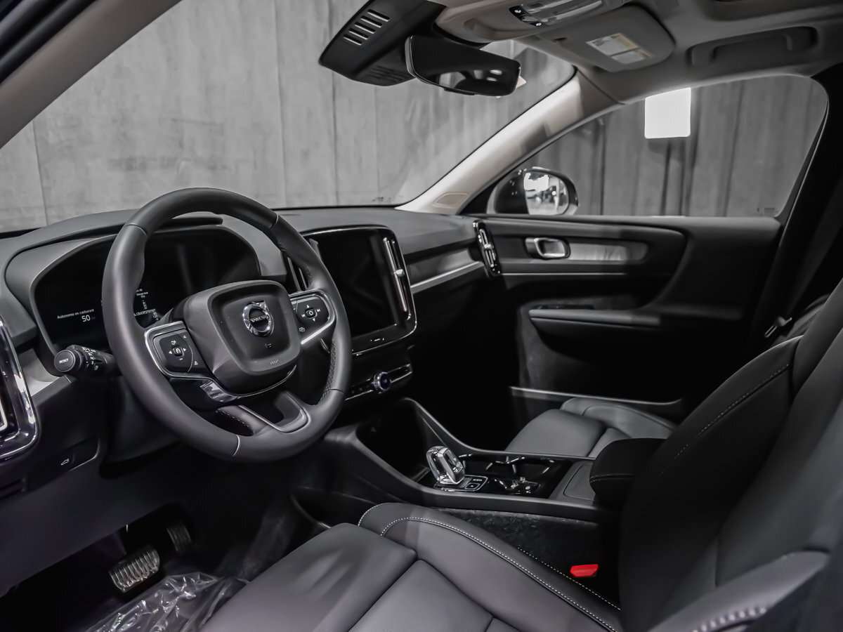 2026 Volvo XC40 Plus (Dark Theme) thumb 6