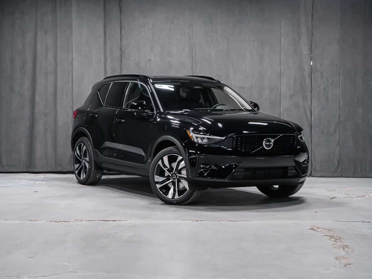 2026 Volvo XC40 Plus (Dark Theme) alt 2